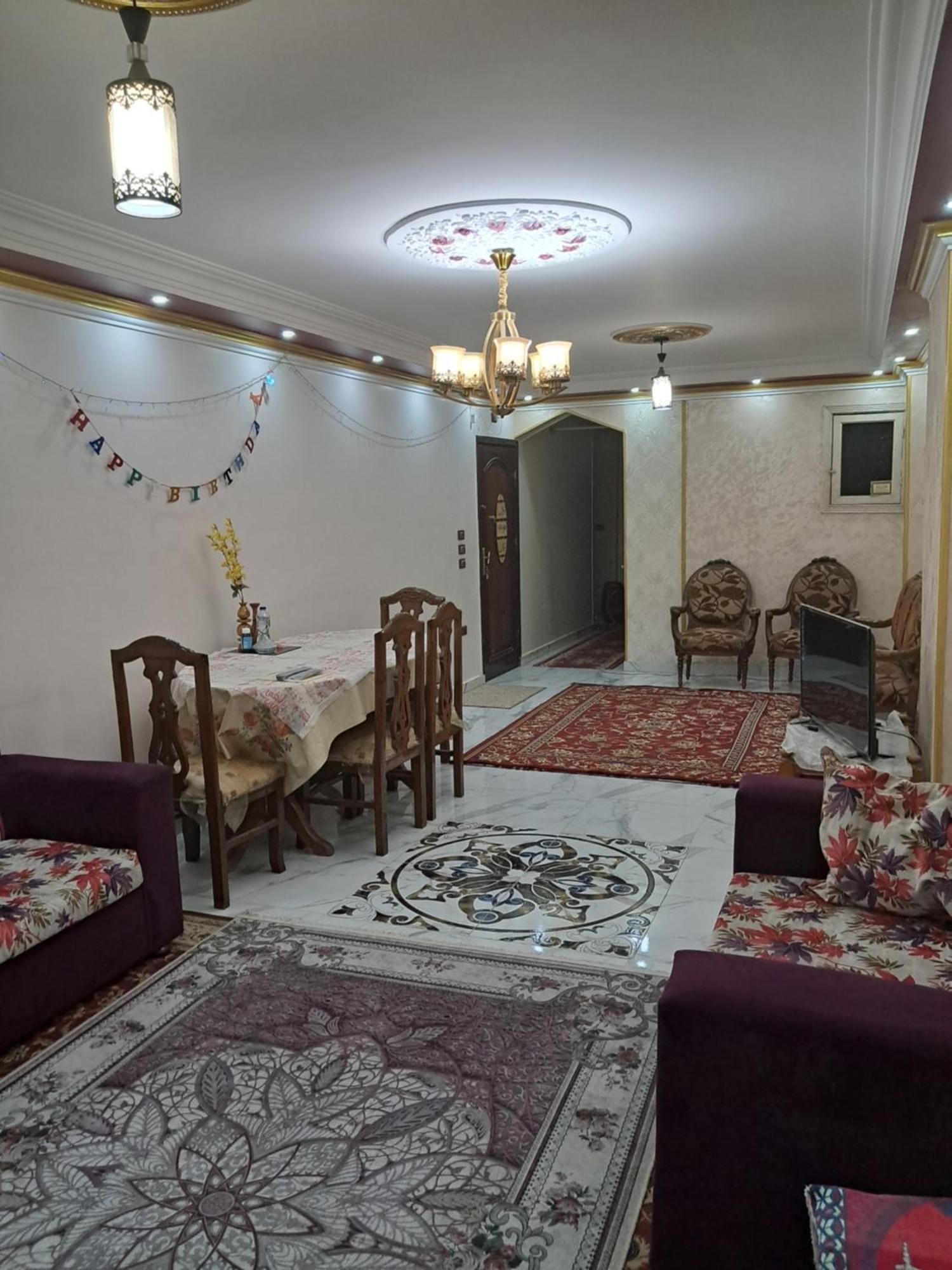 مميزة جدا في قلب العاصمة قريبة من جميع الأماكن والخدمات Kairo